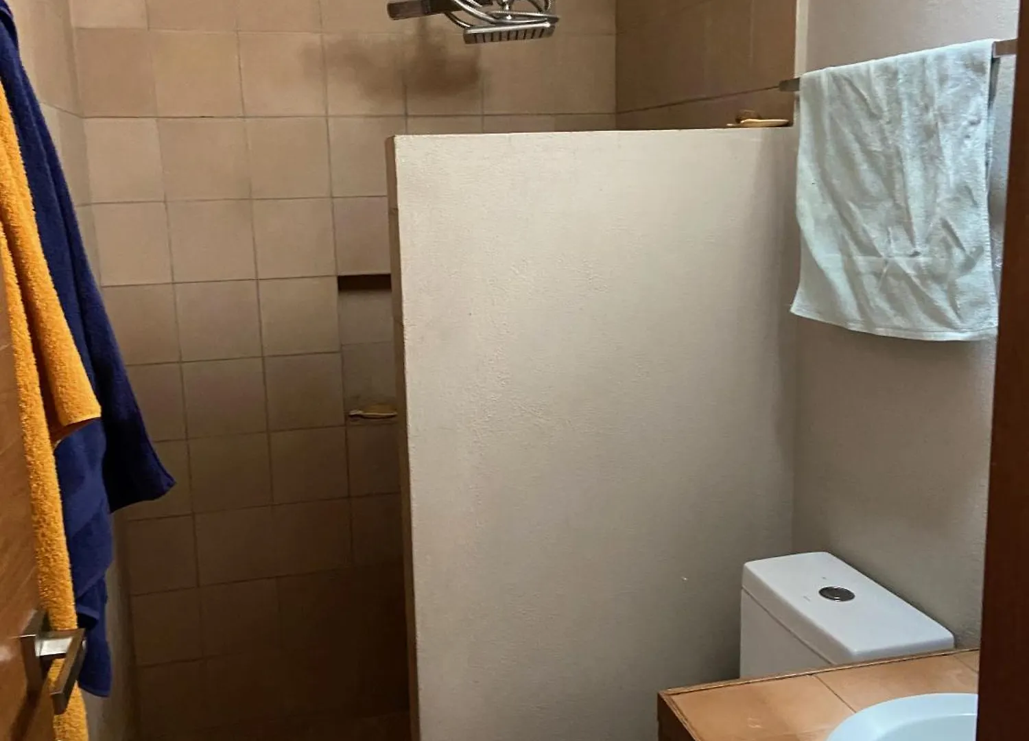 Дом отдыха Urban Hacienda Downtown, Tranquil, Spacious, Jacuzzi Гвадалахара