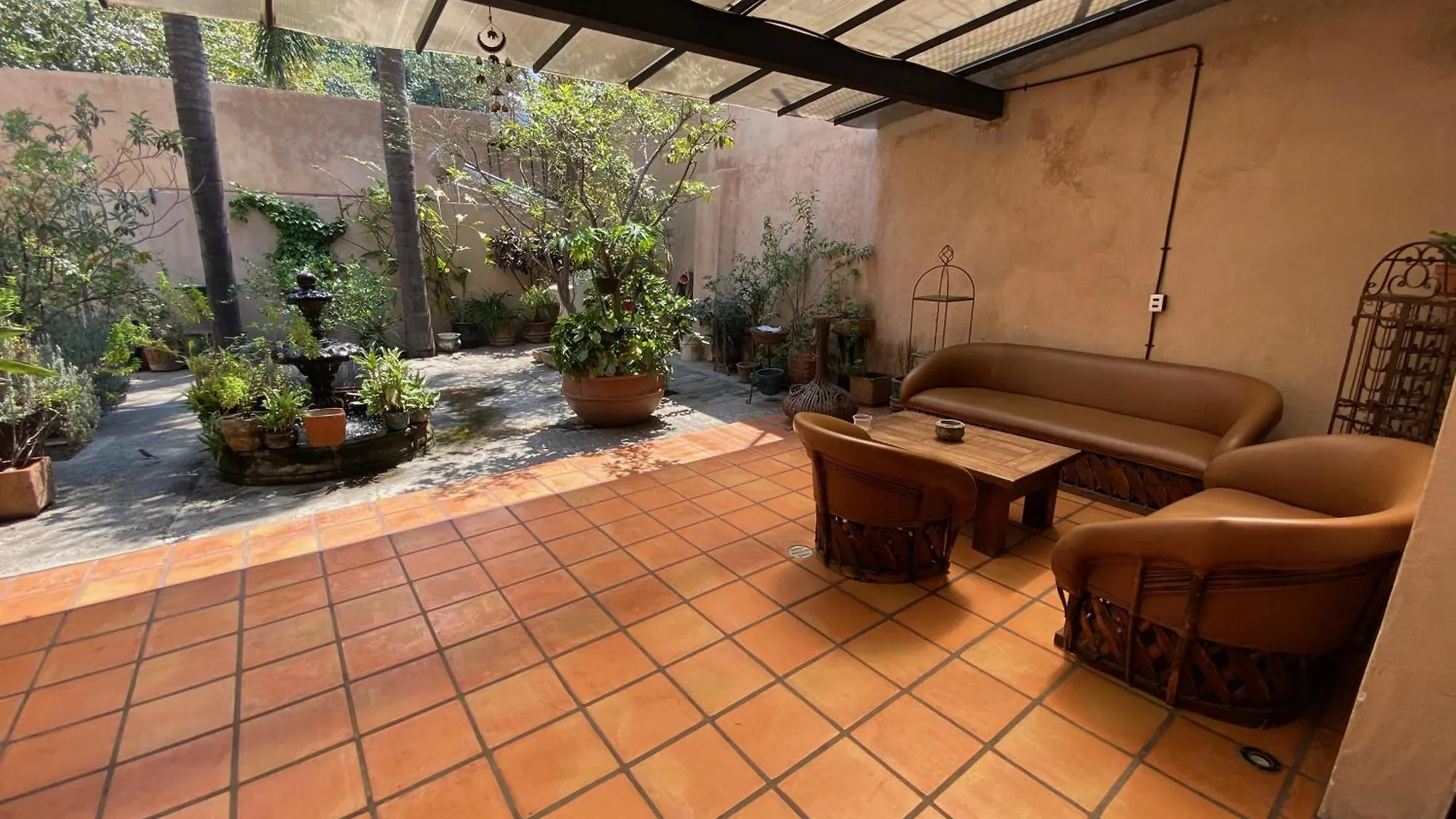 Urban Hacienda Downtown, Tranquil, Spacious, Jacuzzi Гвадалахара Дом отдыха